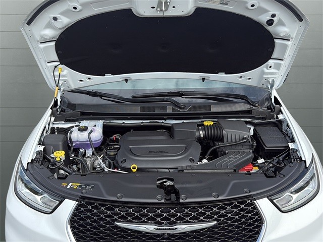 Chrysler Pacifica Vehicle Full-screen Gallery Image 19