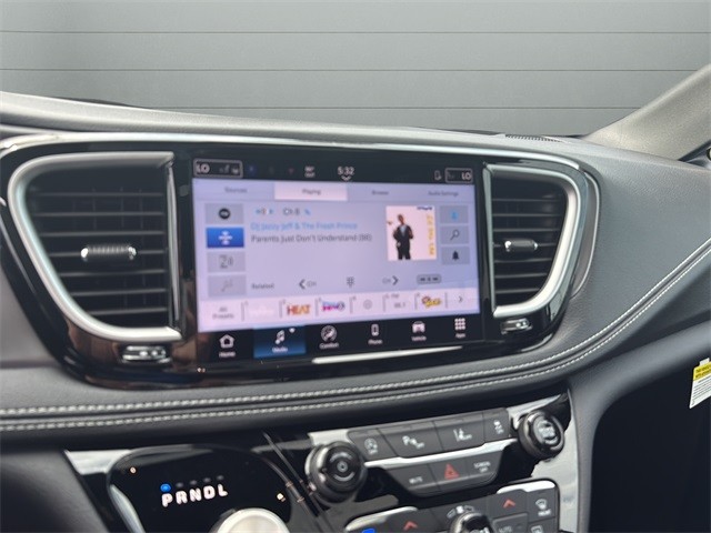 Chrysler Pacifica Vehicle Full-screen Gallery Image 20