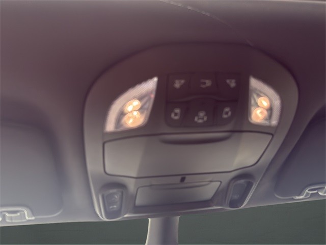 Chrysler Pacifica Vehicle Full-screen Gallery Image 22