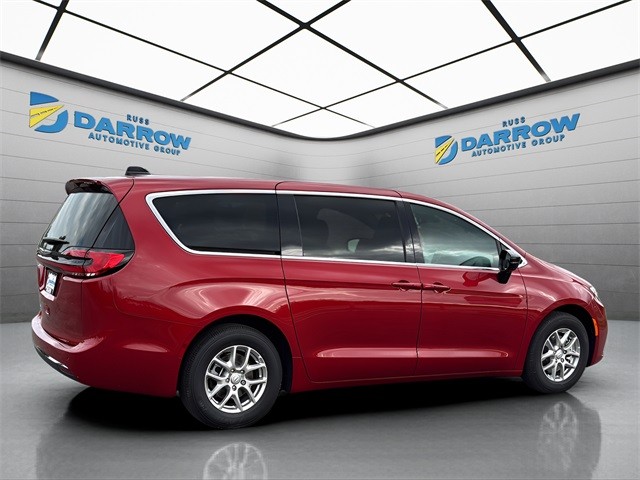 Chrysler Pacifica Vehicle Full-screen Gallery Image 5