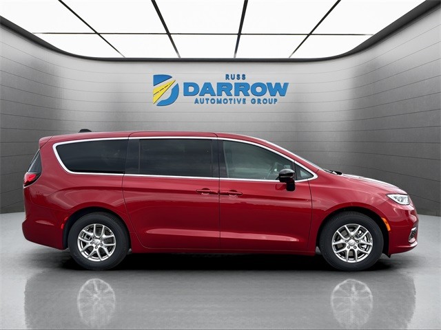 Chrysler Pacifica Vehicle Full-screen Gallery Image 6