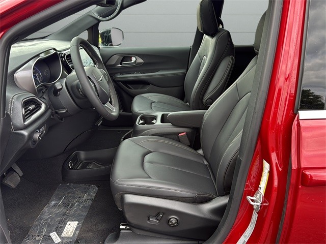 Chrysler Pacifica Vehicle Full-screen Gallery Image 10