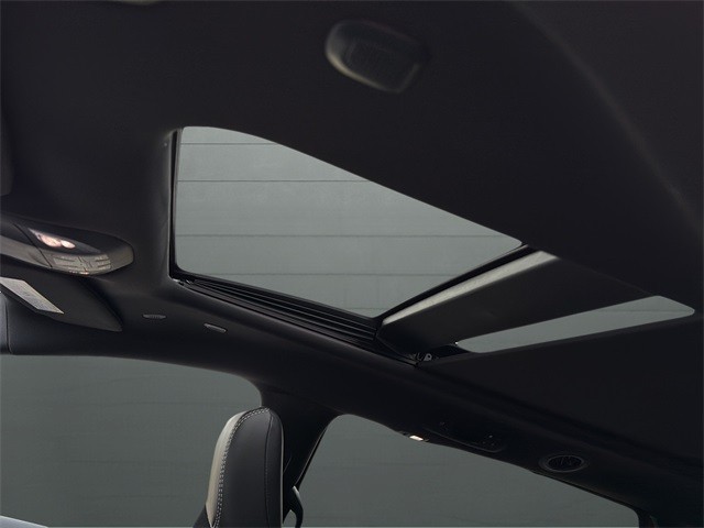 Chrysler Pacifica Vehicle Full-screen Gallery Image 16