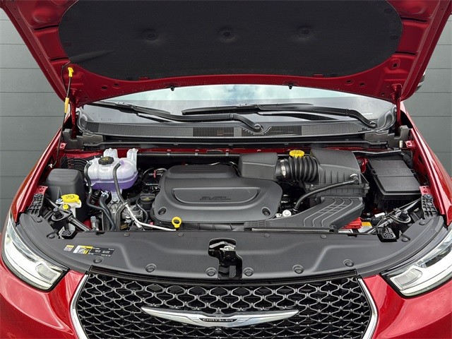 Chrysler Pacifica Vehicle Full-screen Gallery Image 19