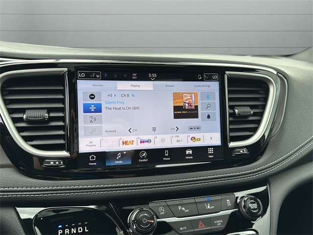 Chrysler Pacifica Vehicle Full-screen Gallery Image 20