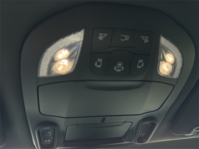 Chrysler Pacifica Vehicle Full-screen Gallery Image 22