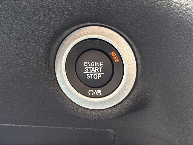 Chrysler Pacifica Vehicle Full-screen Gallery Image 23