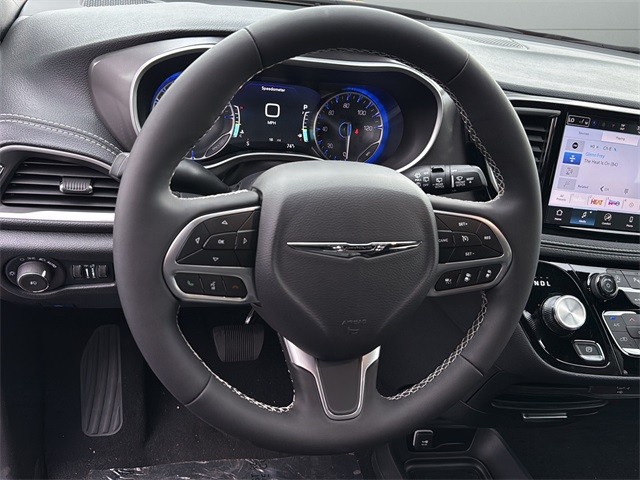 Chrysler Pacifica Vehicle Full-screen Gallery Image 25