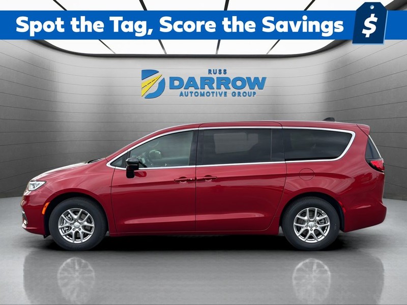 Chrysler Pacifica Vehicle Full-screen Gallery Image 2