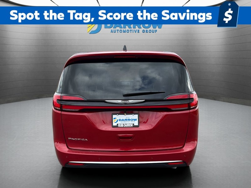 Chrysler Pacifica Vehicle Full-screen Gallery Image 4