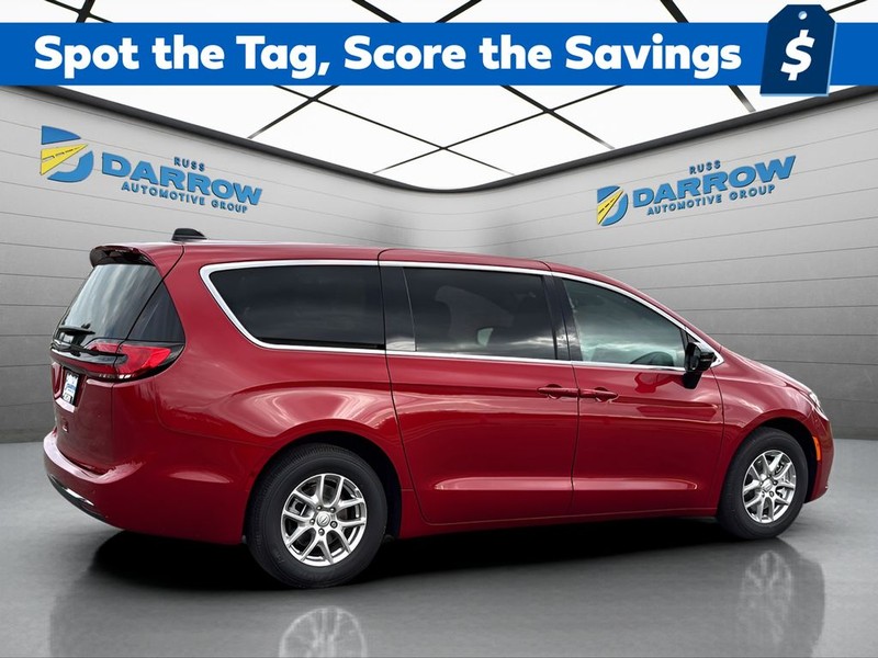 Chrysler Pacifica Vehicle Full-screen Gallery Image 5