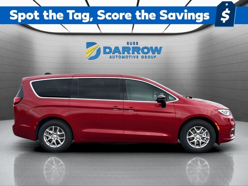 Chrysler Pacifica Vehicle Full-screen Gallery Image 6