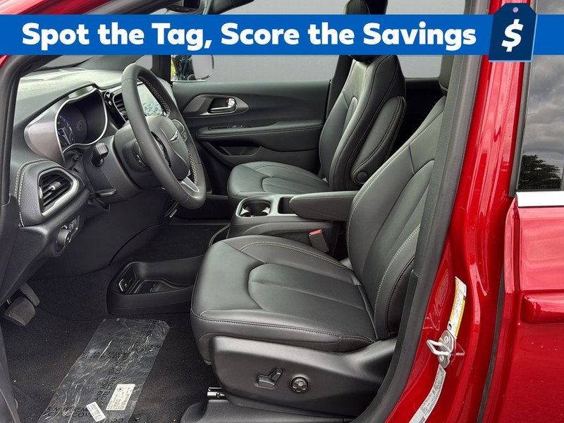 Chrysler Pacifica Vehicle Full-screen Gallery Image 10