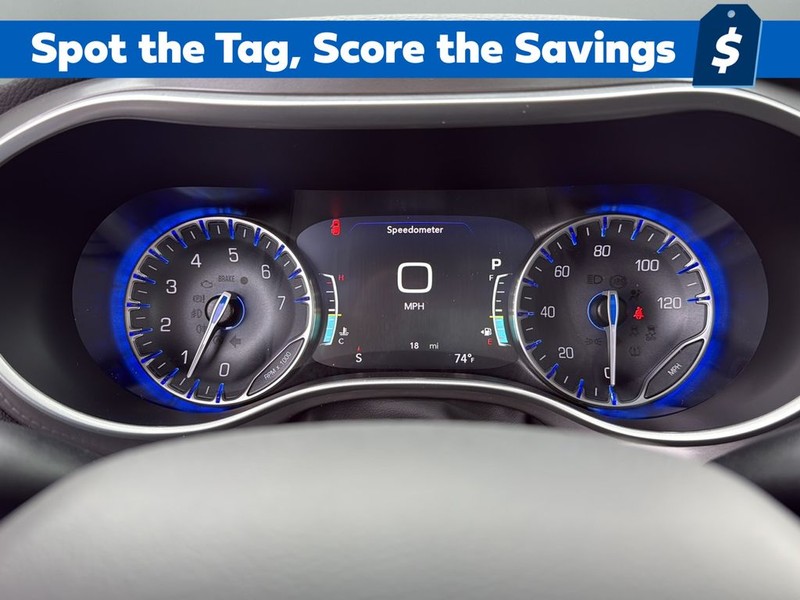 Chrysler Pacifica Vehicle Full-screen Gallery Image 13