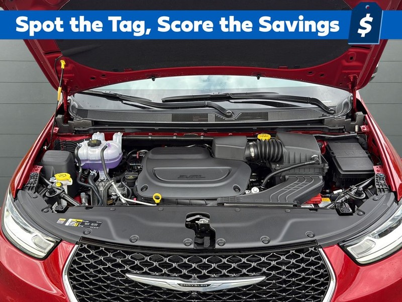 Chrysler Pacifica Vehicle Full-screen Gallery Image 19