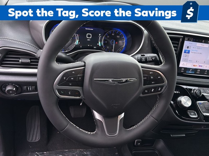 Chrysler Pacifica Vehicle Full-screen Gallery Image 25