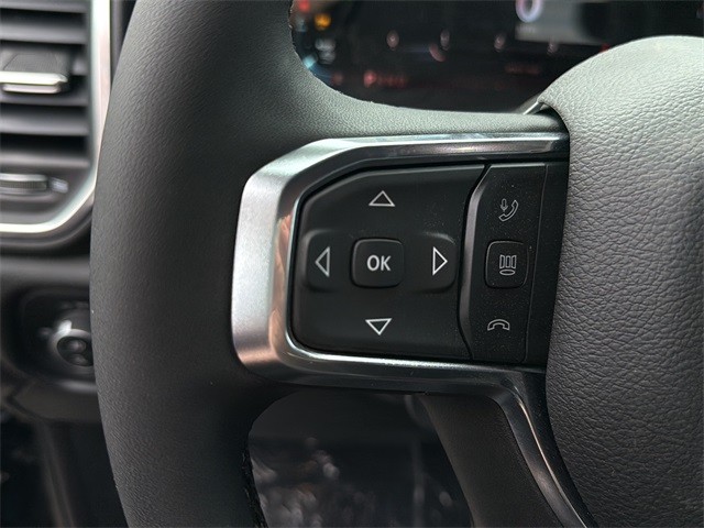 Ram 2500 Vehicle Full-screen Gallery Image 9