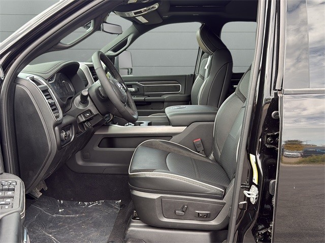 Ram 2500 Vehicle Full-screen Gallery Image 10