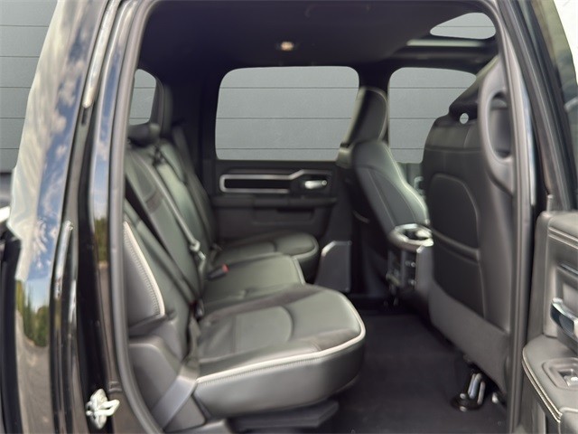 Ram 2500 Vehicle Full-screen Gallery Image 14