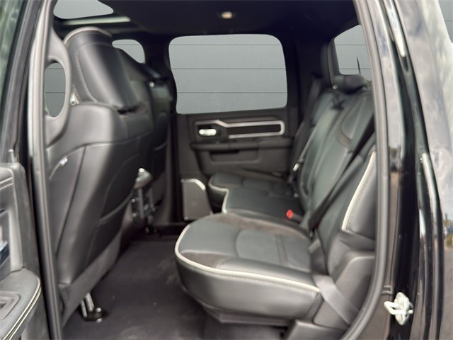 Ram 2500 Vehicle Full-screen Gallery Image 17