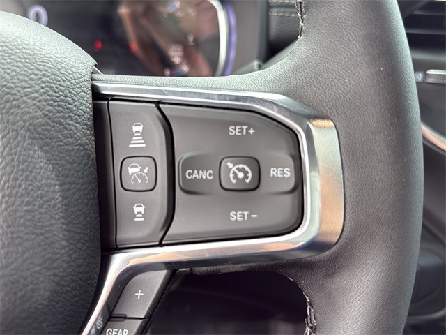 Ram 2500 Vehicle Full-screen Gallery Image 18