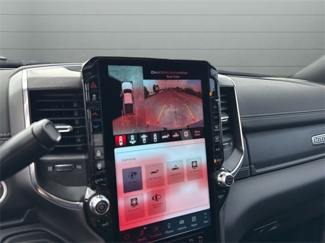 Ram 2500 Vehicle Full-screen Gallery Image 21