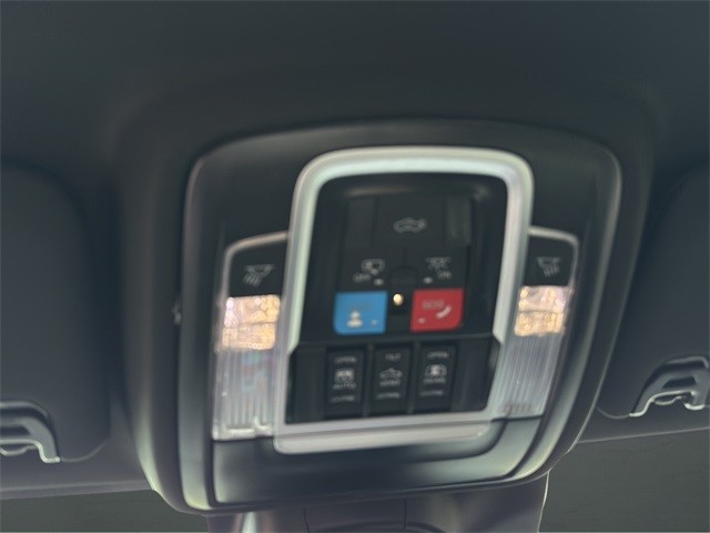 Ram 2500 Vehicle Full-screen Gallery Image 22