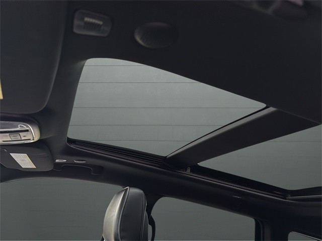 Jeep Grand Cherokee Vehicle Full-screen Gallery Image 16