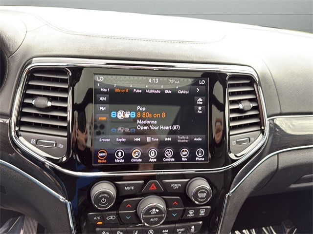 Jeep Grand Cherokee Vehicle Full-screen Gallery Image 23