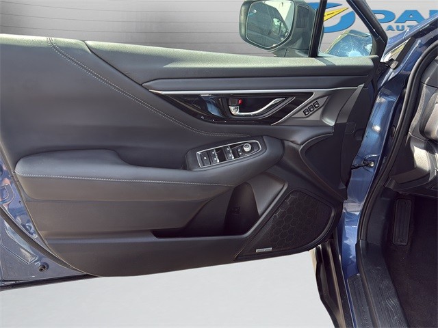 Subaru Outback Vehicle Full-screen Gallery Image 11