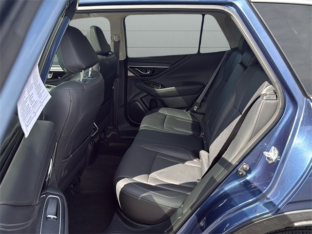 Subaru Outback Vehicle Full-screen Gallery Image 17