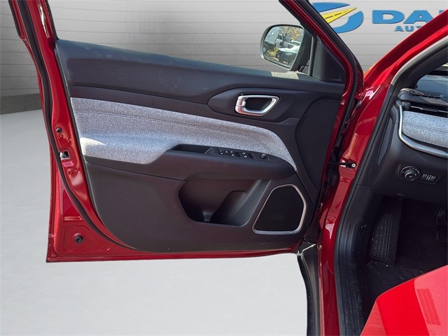 Jeep Compass Vehicle Full-screen Gallery Image 11