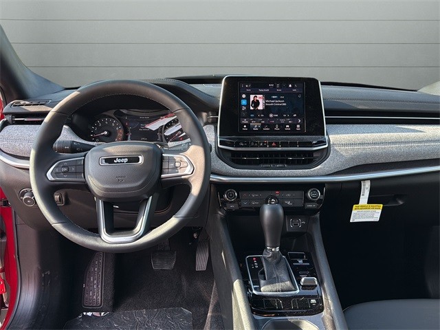 Jeep Compass Vehicle Full-screen Gallery Image 12