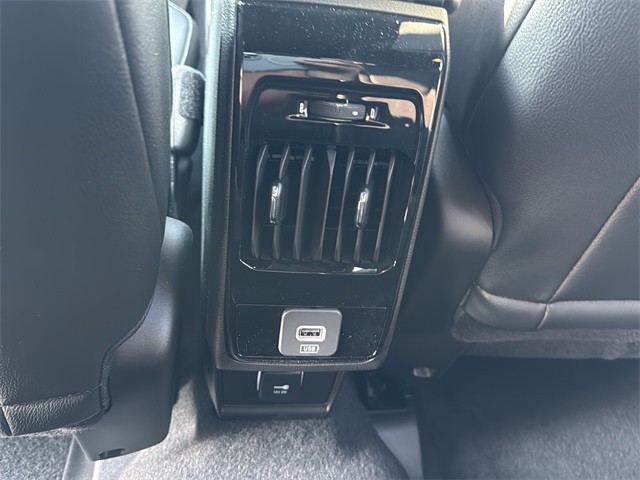 Jeep Compass Vehicle Full-screen Gallery Image 17