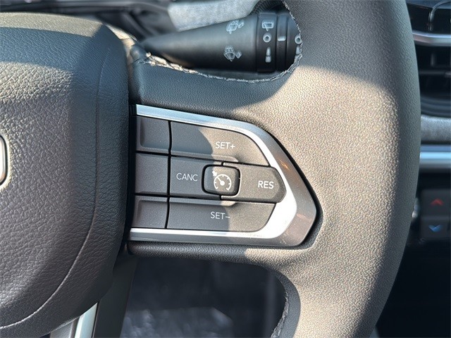 Jeep Compass Vehicle Full-screen Gallery Image 18