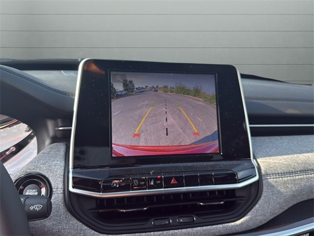 Jeep Compass Vehicle Full-screen Gallery Image 23