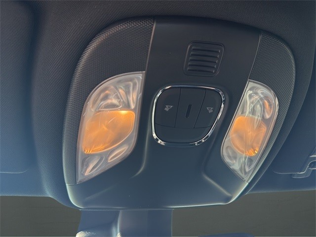 Jeep Compass Vehicle Full-screen Gallery Image 24