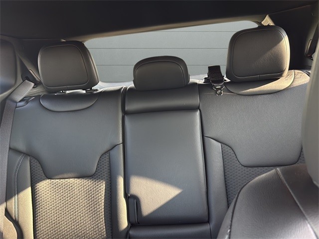 Jeep Compass Vehicle Full-screen Gallery Image 28