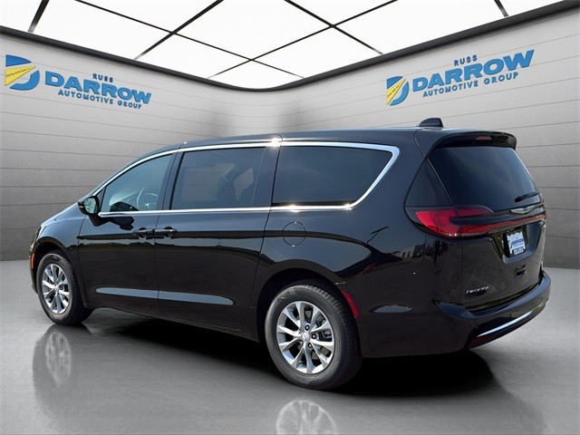 Chrysler Pacifica Vehicle Full-screen Gallery Image 3