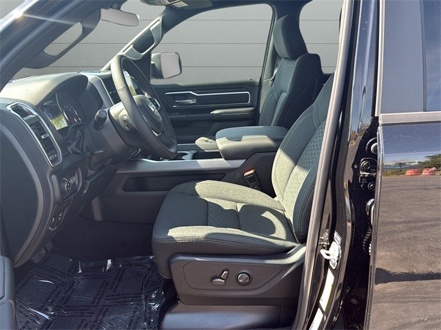 Ram 1500 Vehicle Full-screen Gallery Image 10