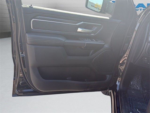 Ram 1500 Vehicle Full-screen Gallery Image 11