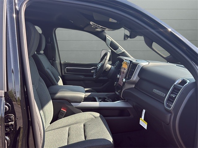 Ram 1500 Vehicle Full-screen Gallery Image 15