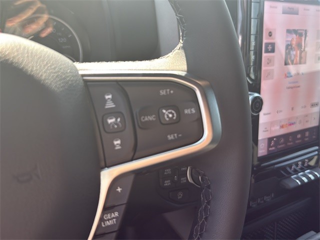 Ram 1500 Vehicle Full-screen Gallery Image 18