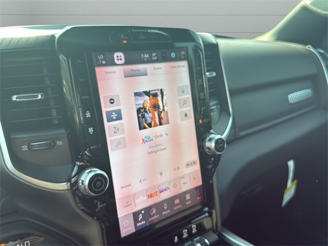 Ram 1500 Vehicle Full-screen Gallery Image 19