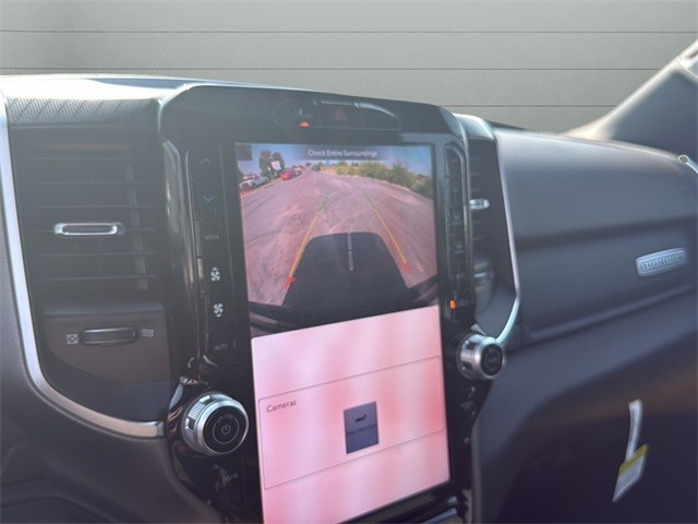 Ram 1500 Vehicle Full-screen Gallery Image 20