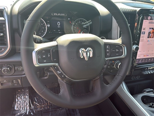 Ram 1500 Vehicle Full-screen Gallery Image 24