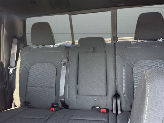 Ram 1500 Vehicle Full-screen Gallery Image 25