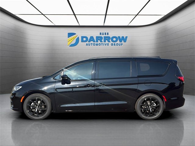 Chrysler Pacifica Vehicle Full-screen Gallery Image 2