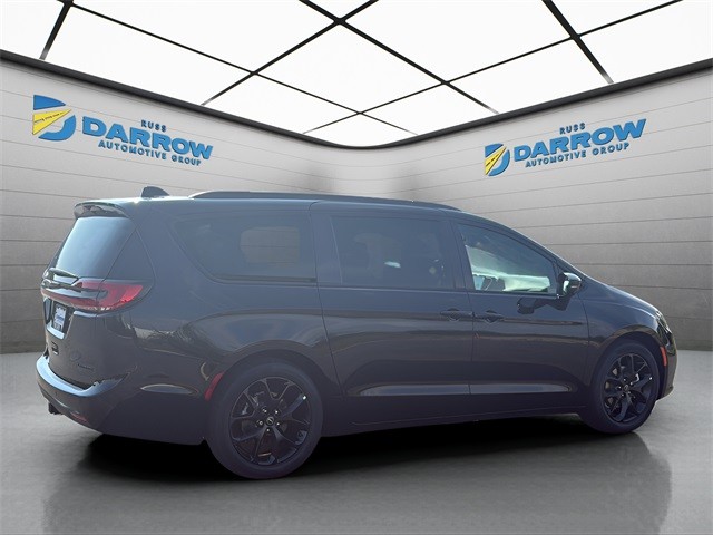 Chrysler Pacifica Vehicle Full-screen Gallery Image 5