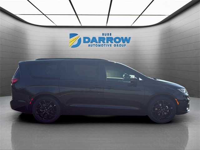 Chrysler Pacifica Vehicle Full-screen Gallery Image 6